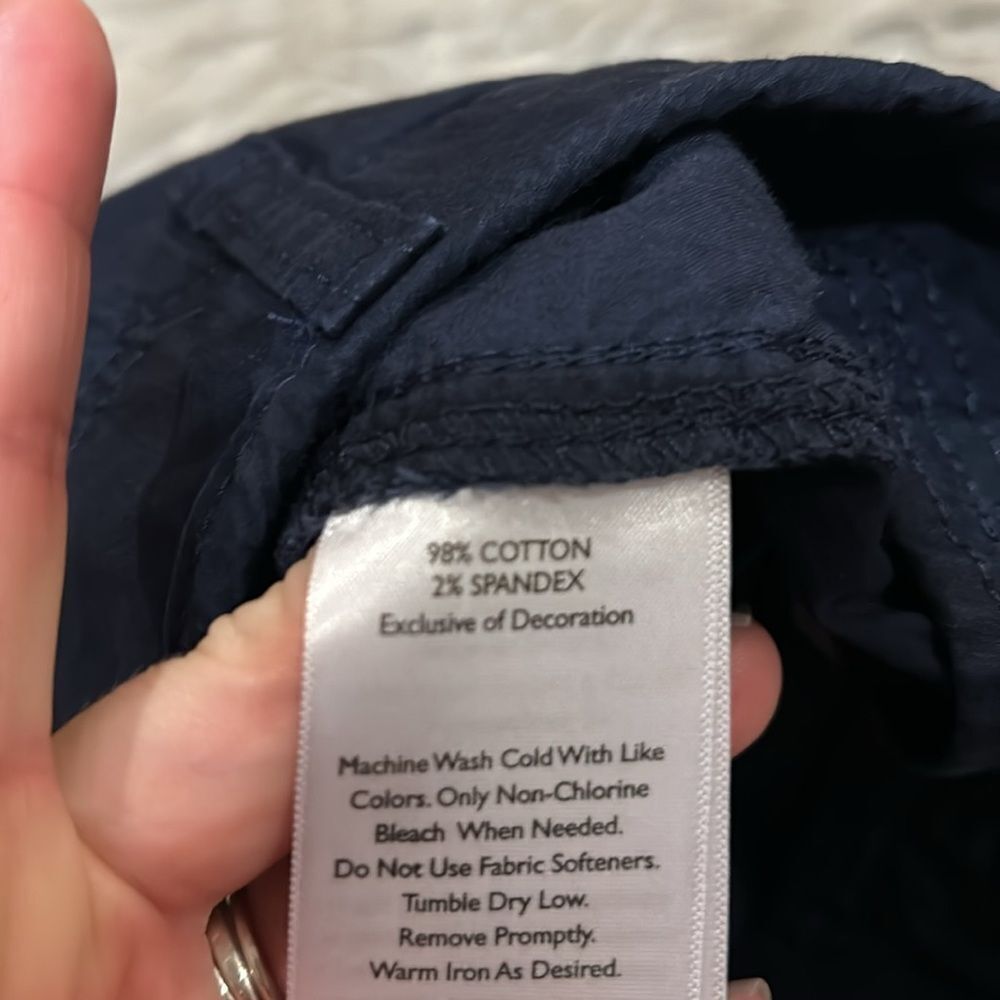 Eddie Bauer women’s navy blue cotton stretch shorts‎ - Picture 4 of 5